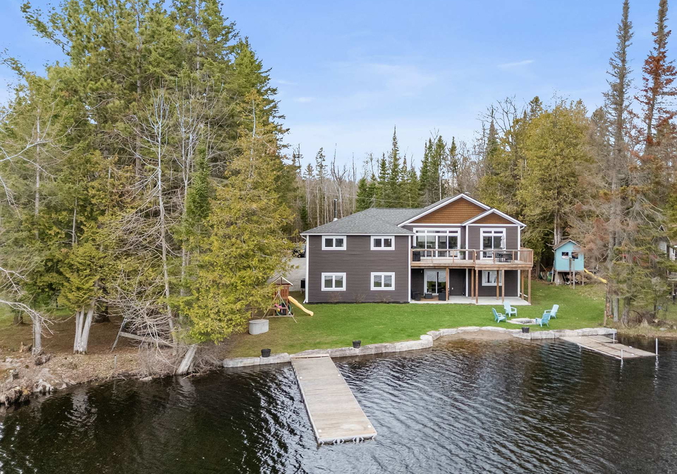 34-fire-route-106-trent-lakes-ontario-x13079504