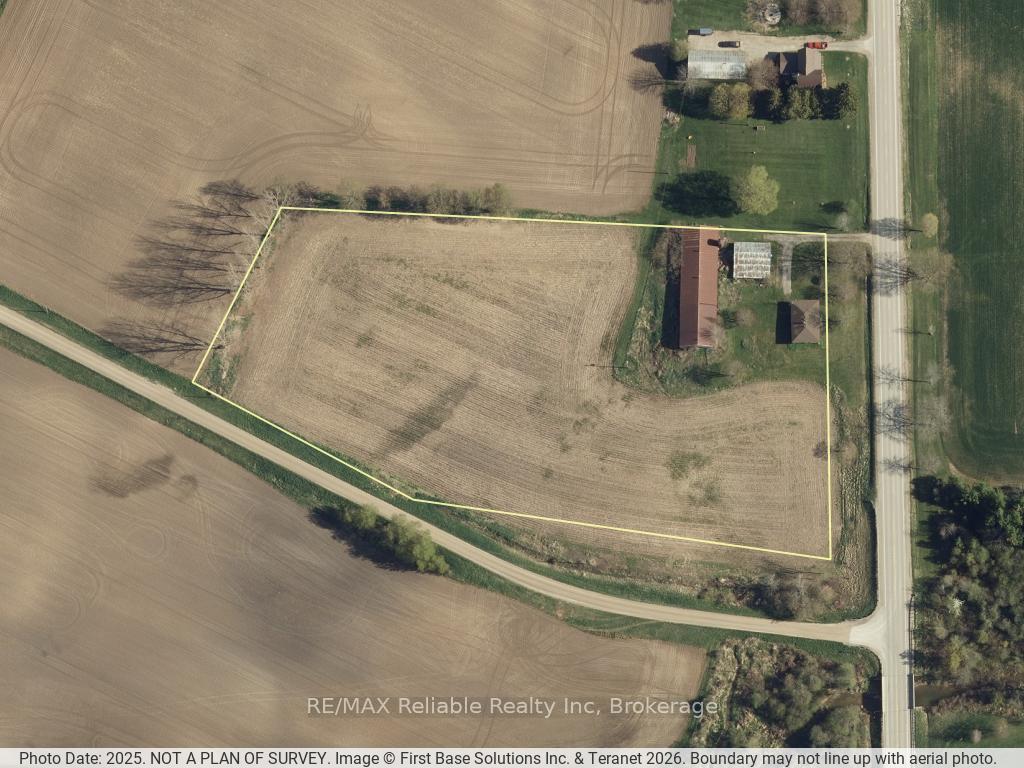 81827-baseline-road-central-huron-ontario-x13079506