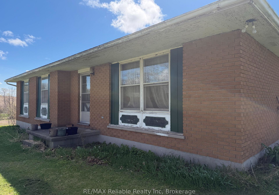 81827-baseline-road-central-huron-ontario-x13079506