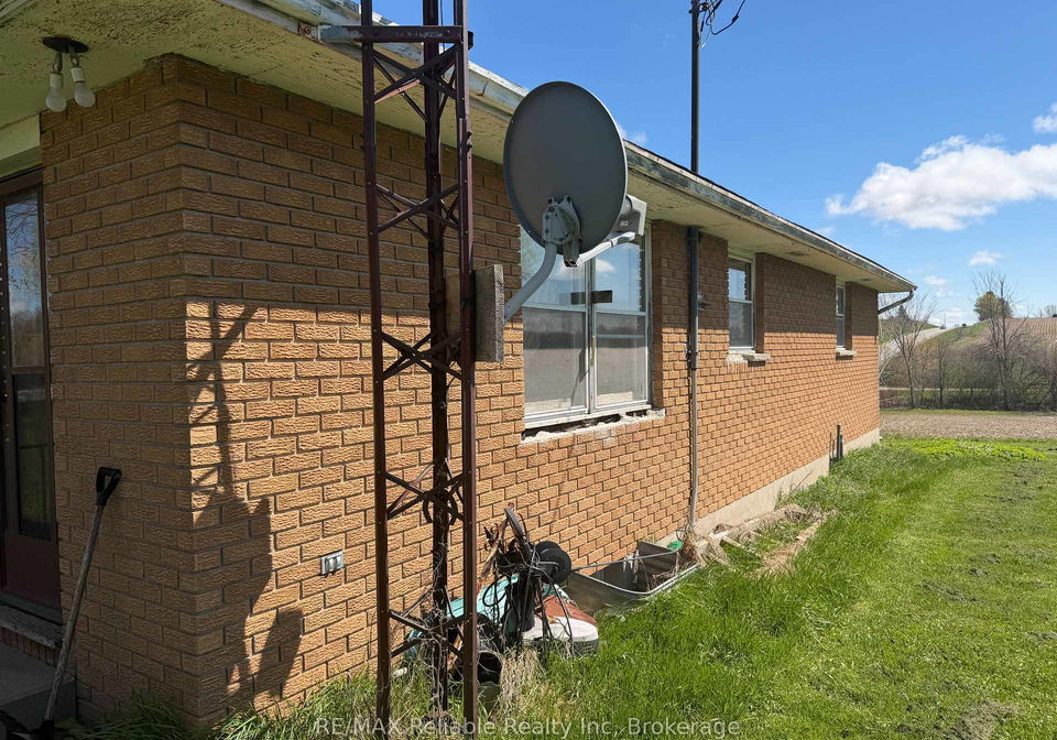 81827-baseline-road-central-huron-ontario-x13079506