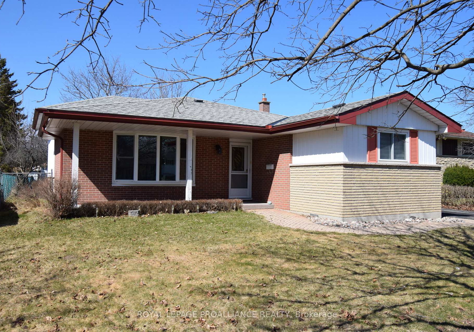 8-walden-circle-belleville-ontario-x13079992