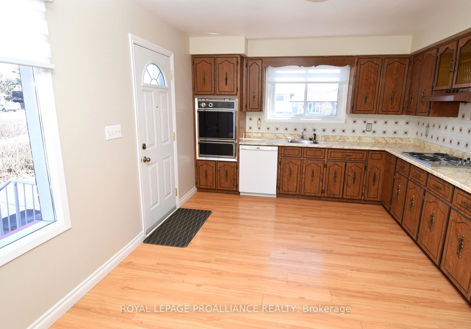 8-walden-circle-belleville-ontario-x13079992
