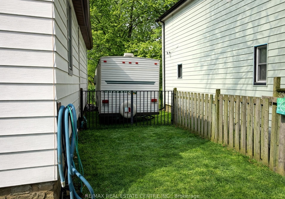 5-easton-street-cambridge-ontario-x13080226