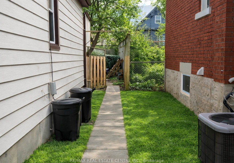 5-easton-street-cambridge-ontario-x13080226