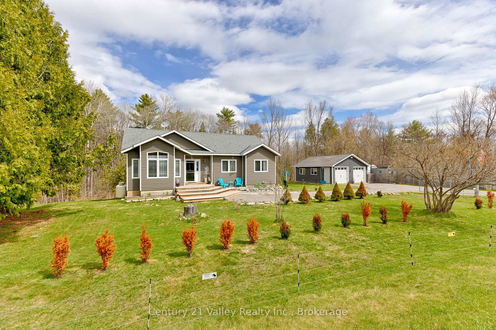6196-132-highway-bonnechere-valley-ontario-x13080278