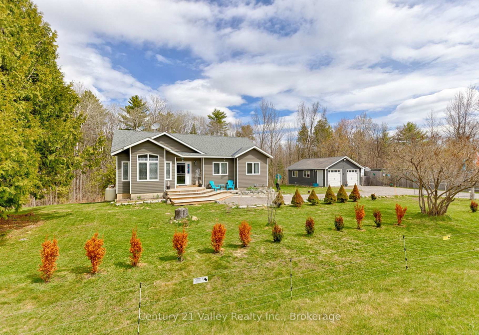 6196-132-highway-bonnechere-valley-ontario-x13080278