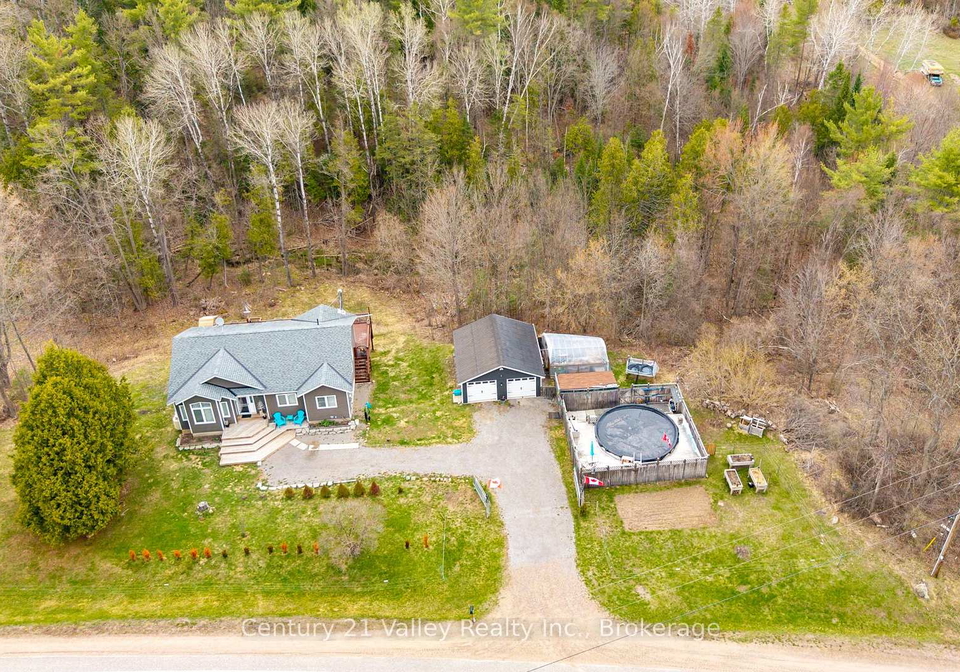 6196-132-highway-bonnechere-valley-ontario-x13080278