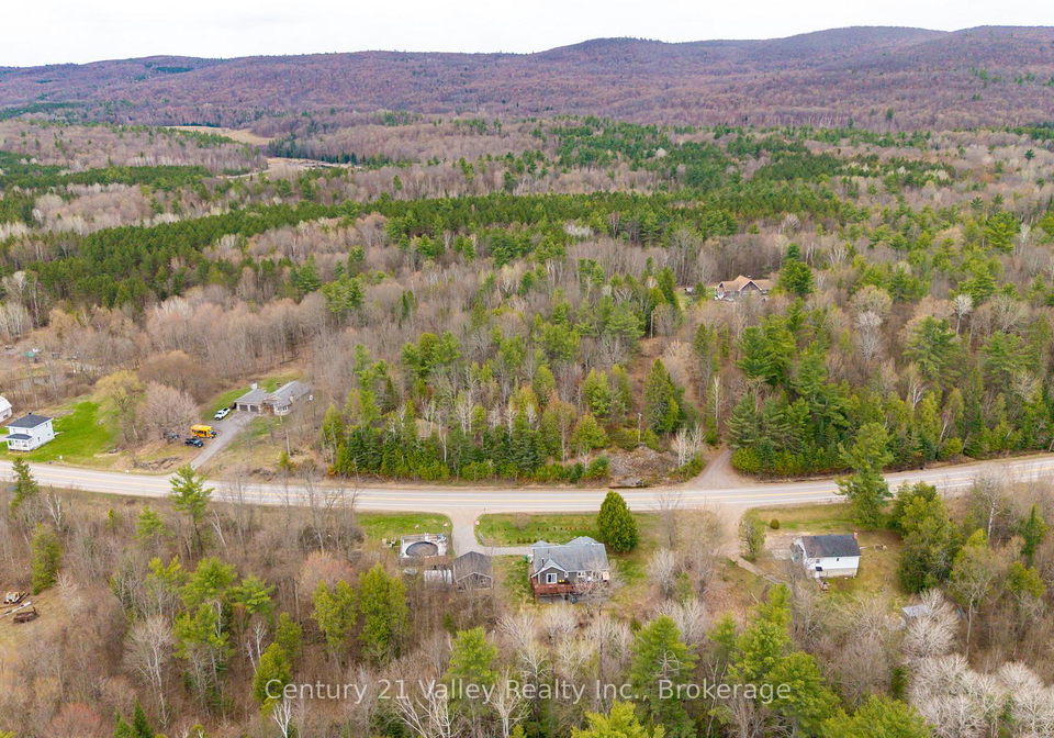 6196-132-highway-bonnechere-valley-ontario-x13080278