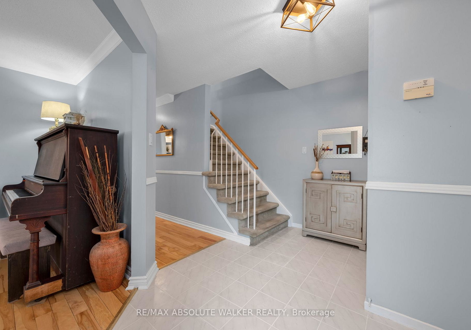 2061-legrand-crescent-ottawa-ontario-x13080304