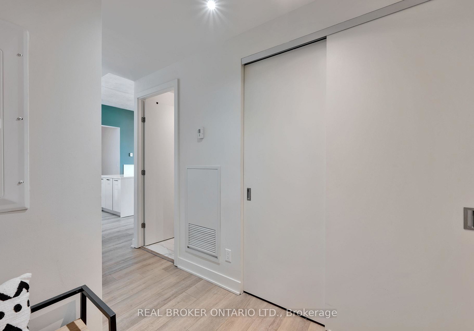 203-catherine-street-ottawa-ontario-x13080374