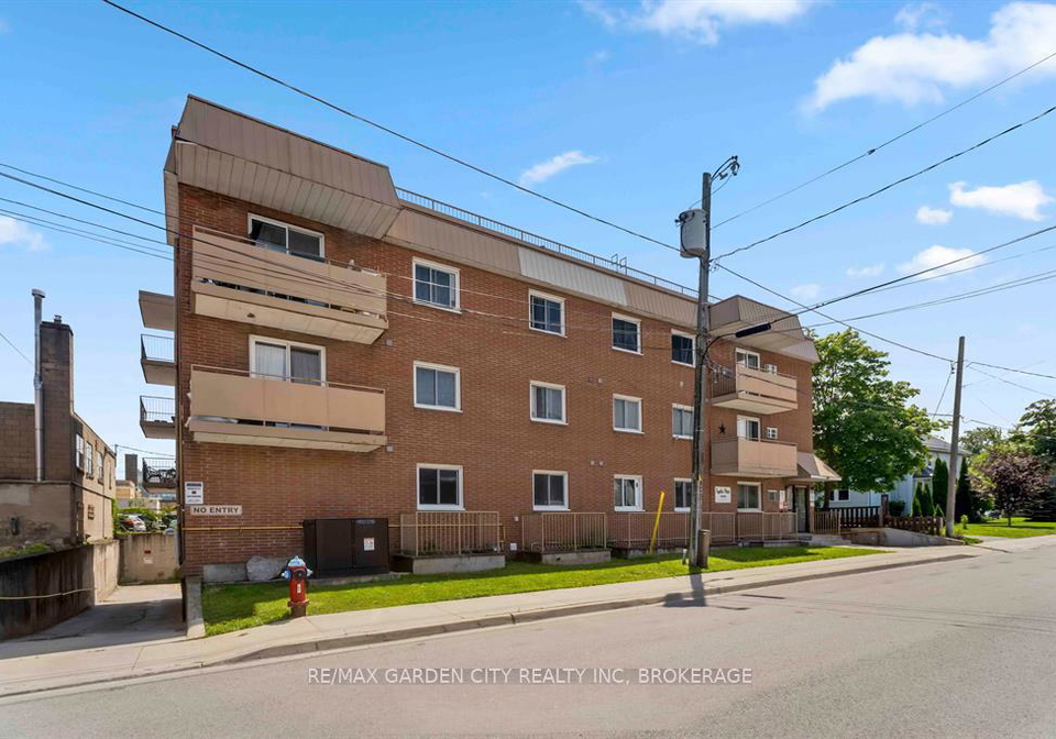 4692-crysler-avenue-niagara-falls-ontario-x13080840