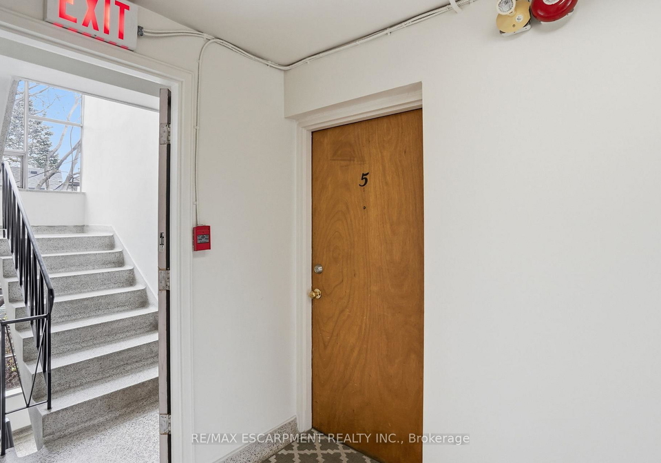 36-ray-street-s-hamilton-ontario-x13081266