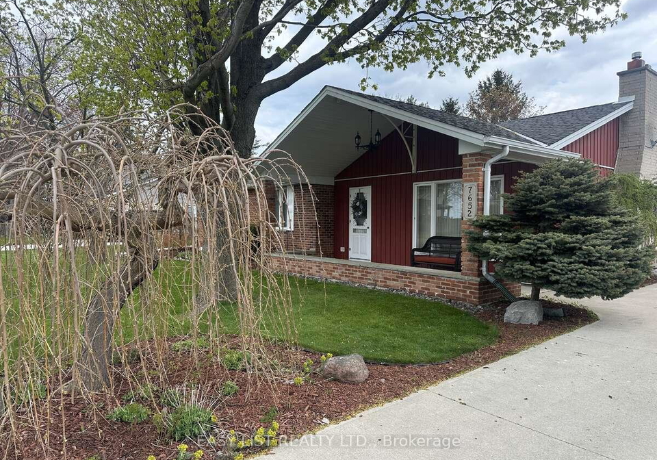 7652-harris-point-drive-plympton-wyoming-ontario-x13081504