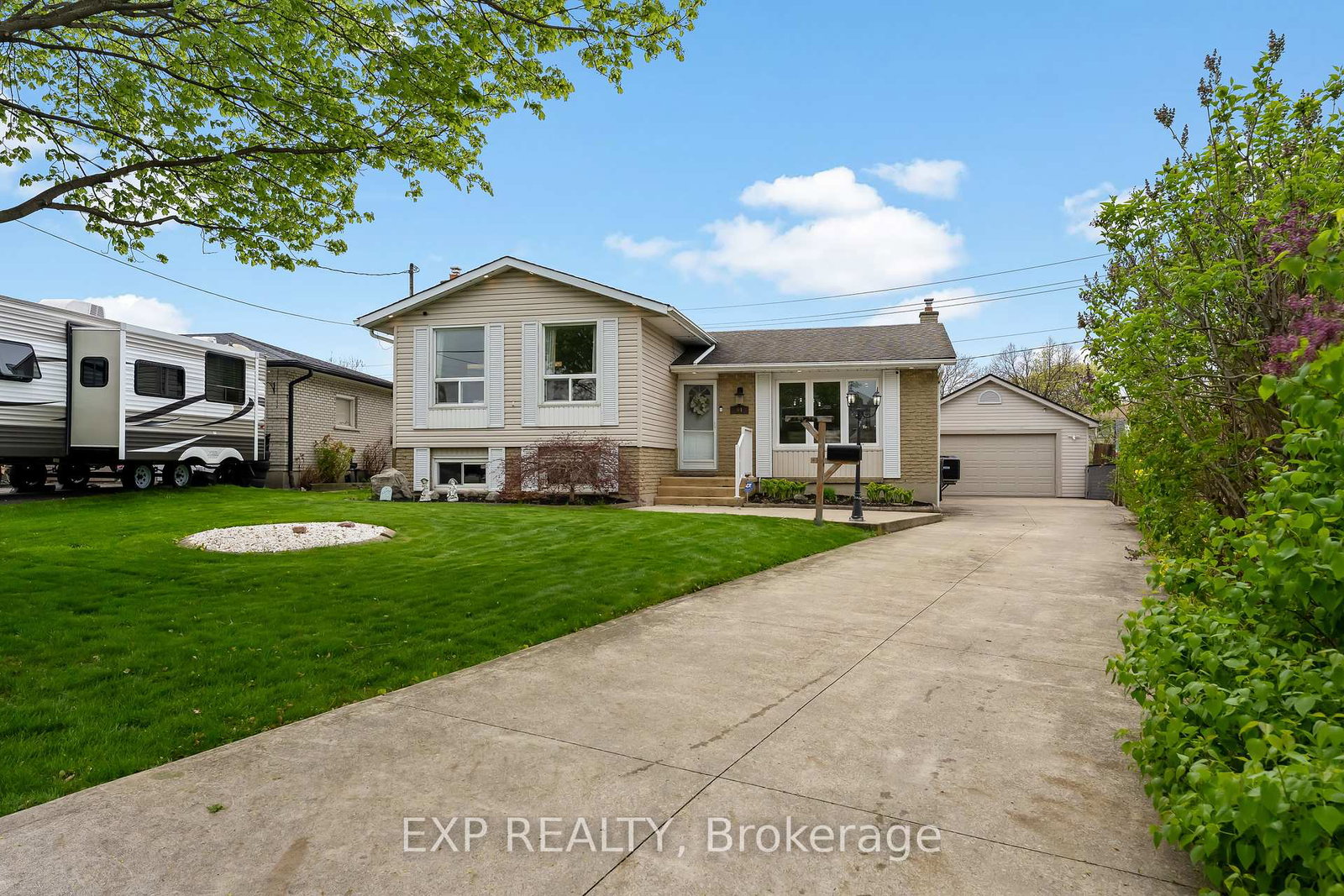 64-carriage-road-st-catharines-ontario-x13082194