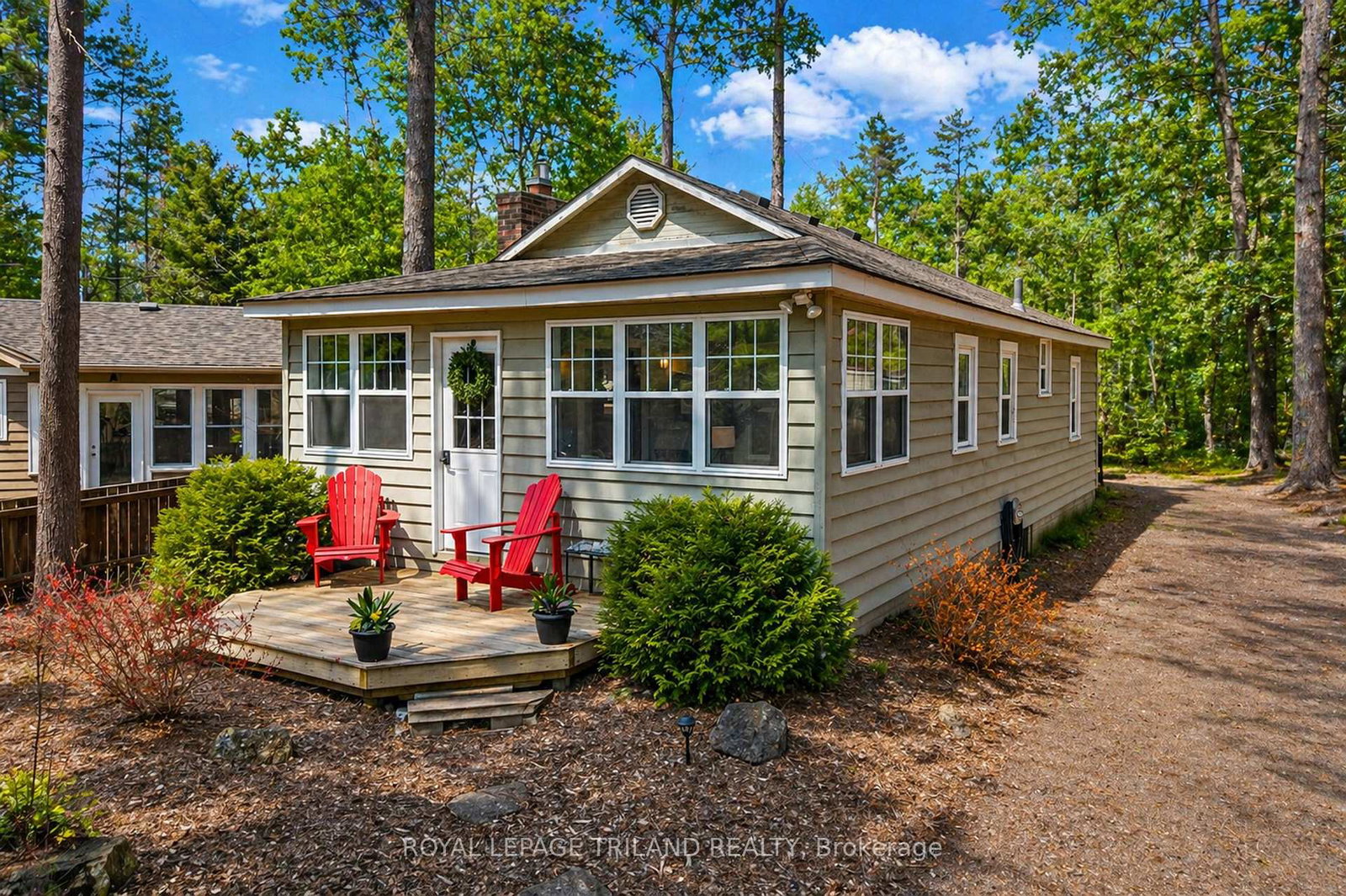 10264-beach-o-pines-road-lambton-shores-ontario-x13083384