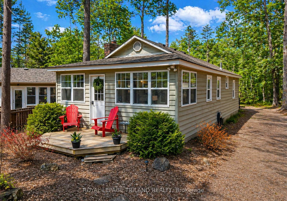 10264-beach-o-pines-road-lambton-shores-ontario-x13083384