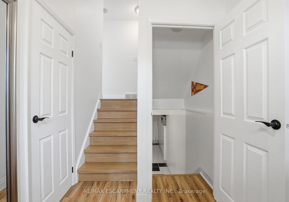 albright-road-hamilton-ontario-x13084840