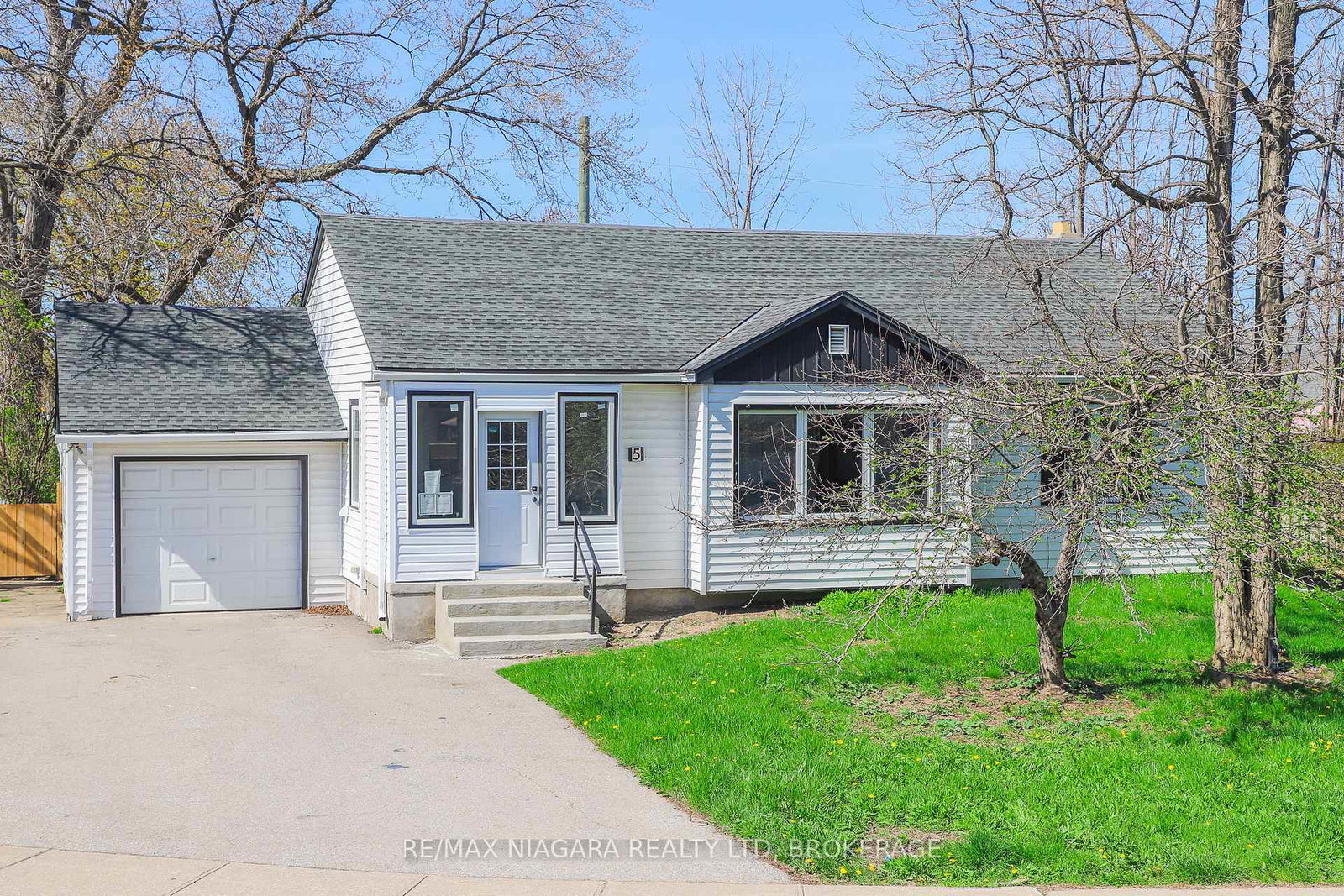5-meadowvale-drive-st-catharines-ontario-x13085200