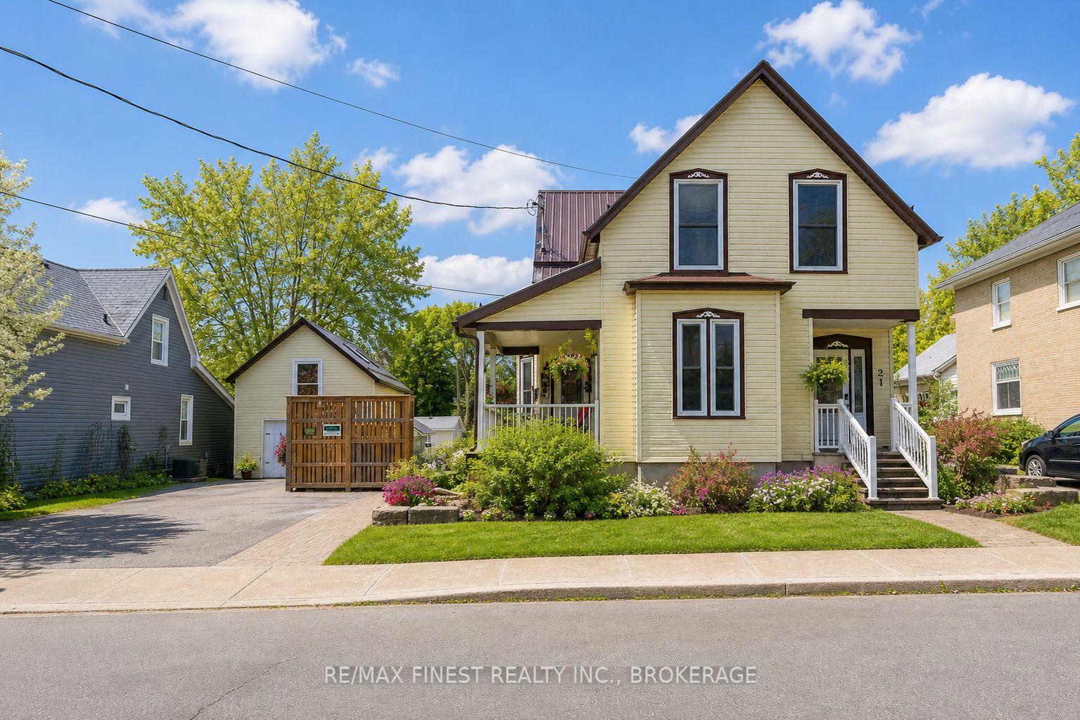 21-centre-street-prince-edward-county-ontario-x13085276