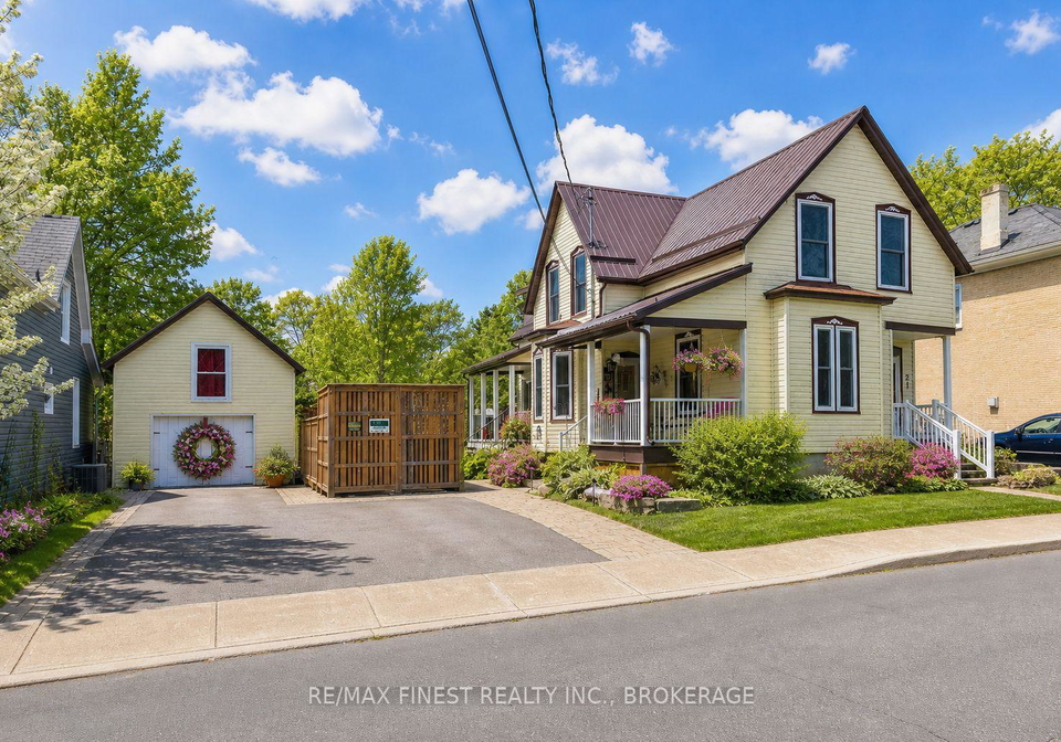 21-centre-street-prince-edward-county-ontario-x13085276