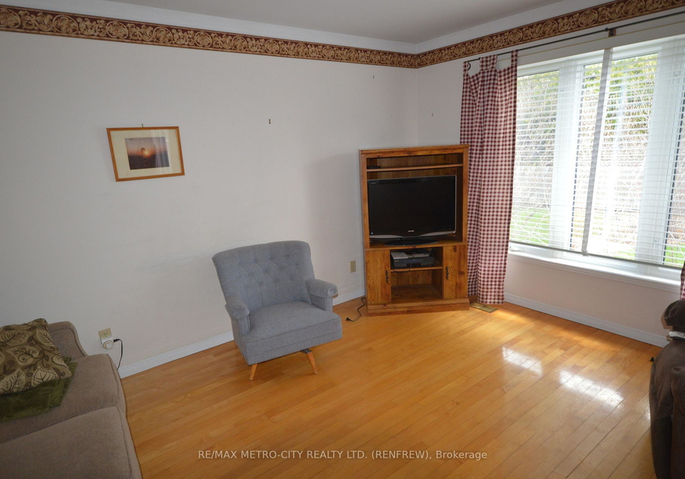 225-vanier-crescent-renfrew-ontario-x13085398