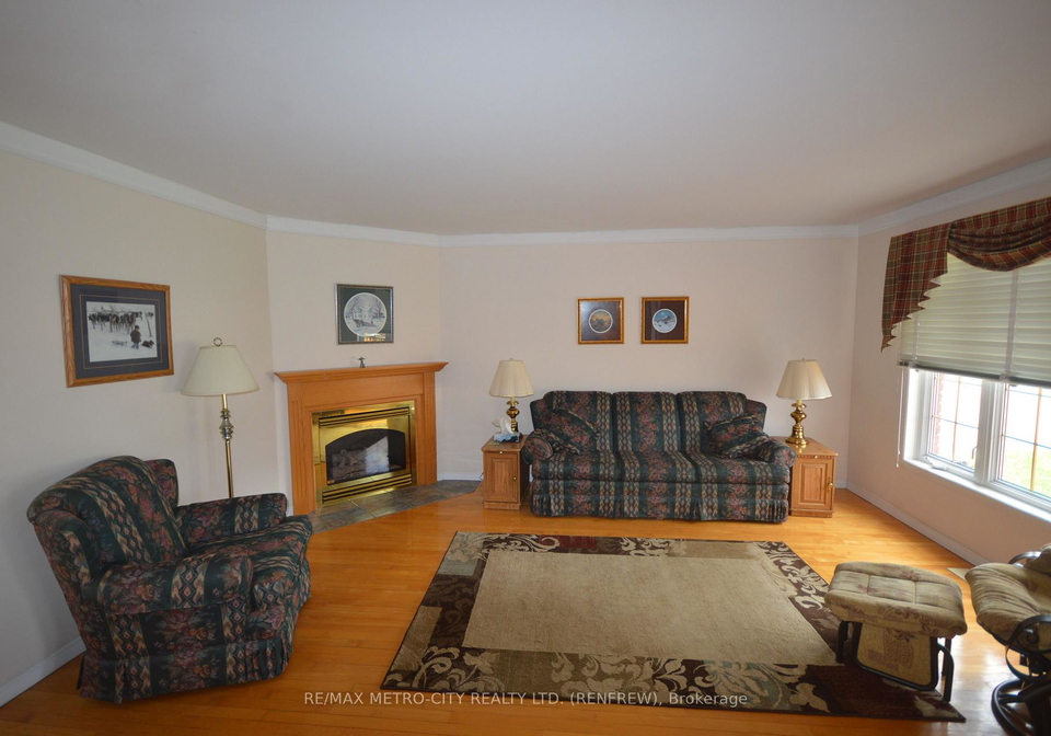 225-vanier-crescent-renfrew-ontario-x13085398