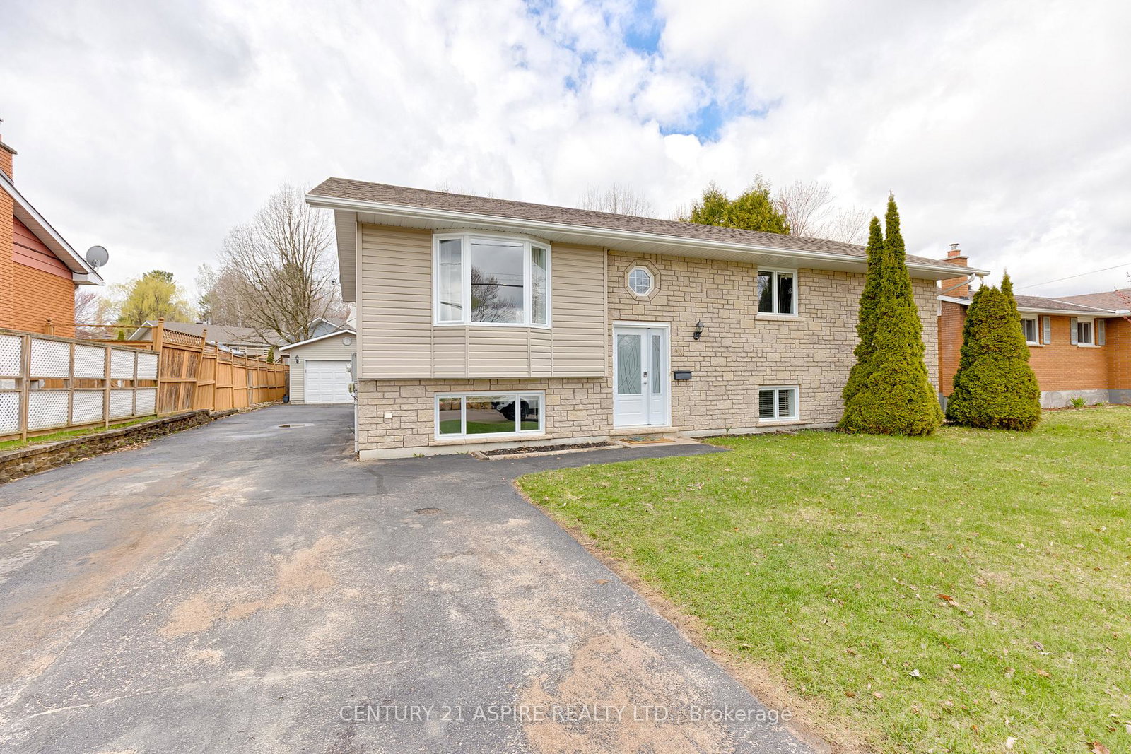 43-selkirk-street-petawawa-ontario-x13085410