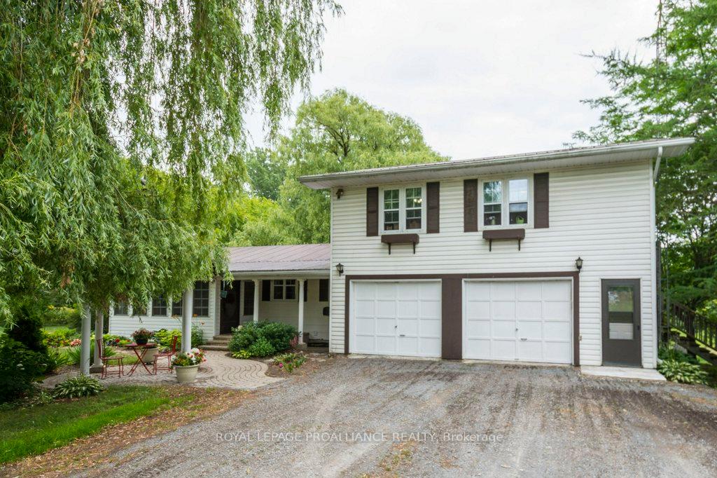 21-storms-lane-prince-edward-county-ontario-x13085472