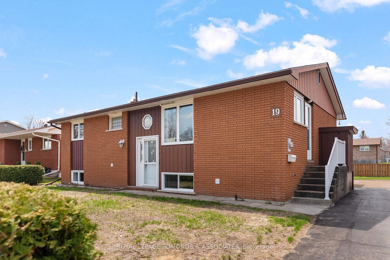 19-algonquin-street-petawawa-ontario-x13085786