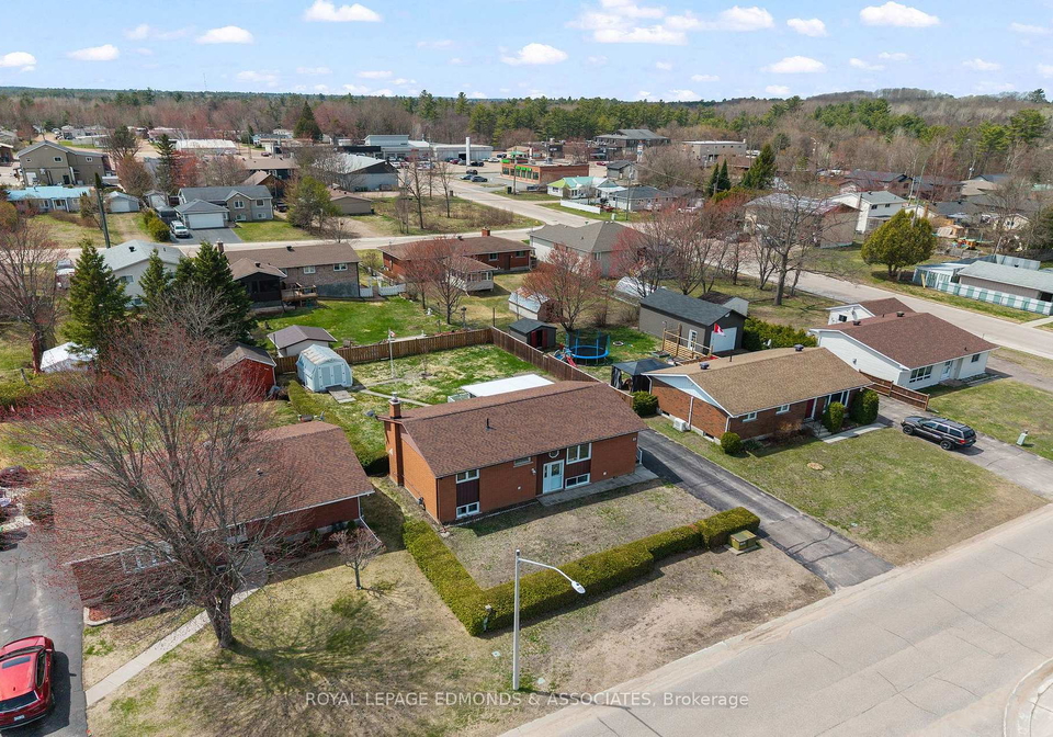 19-algonquin-street-petawawa-ontario-x13085786