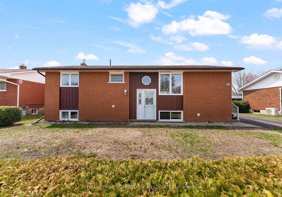 19-algonquin-street-petawawa-ontario-x13085786