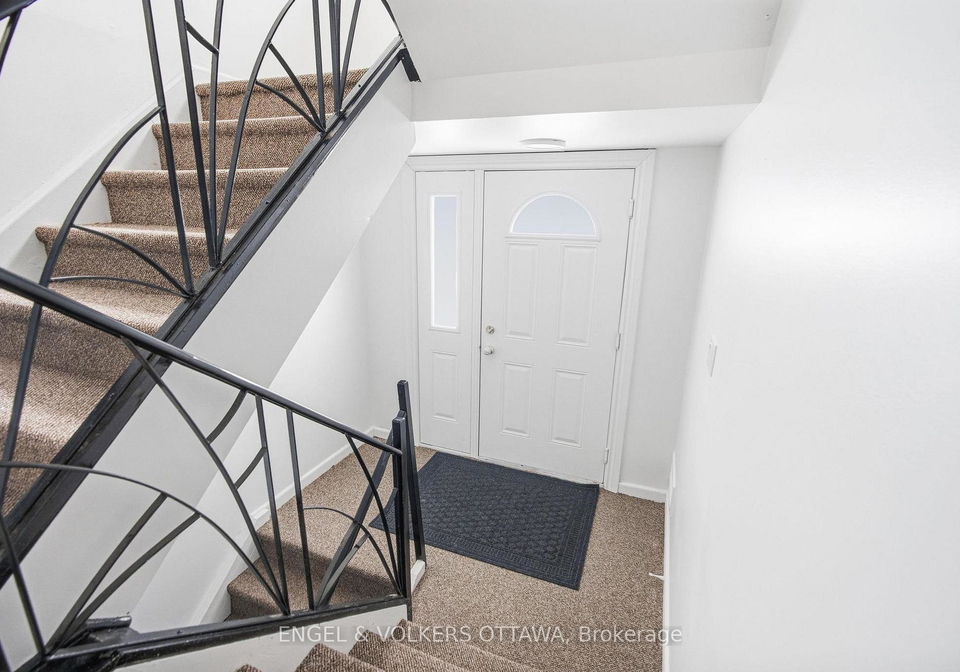 896-pinewood-crescent-ottawa-ontario-x13085810