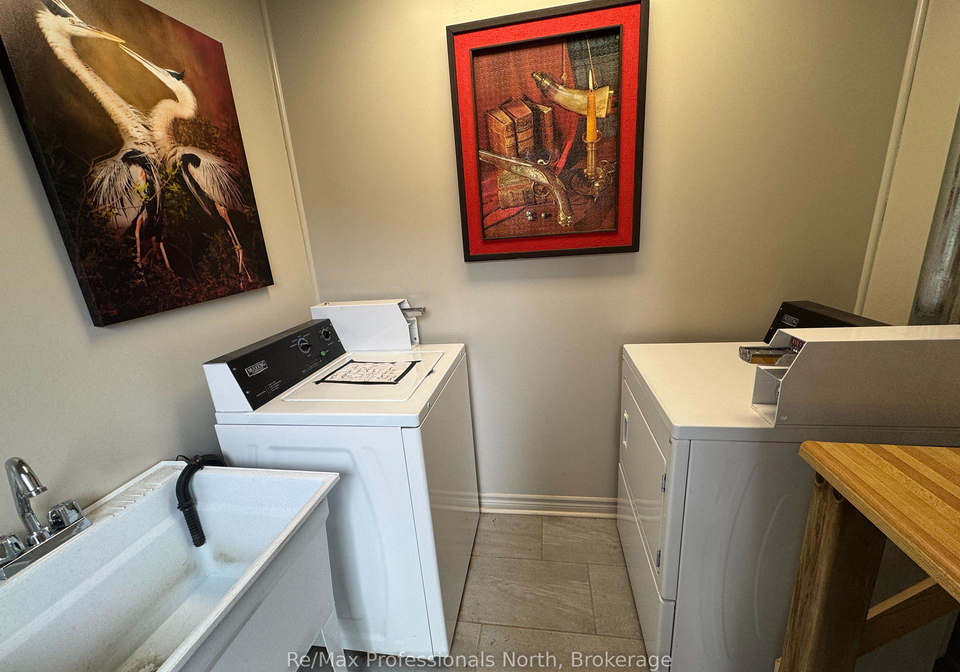141-hotchkiss-street-gravenhurst-ontario-x13085912