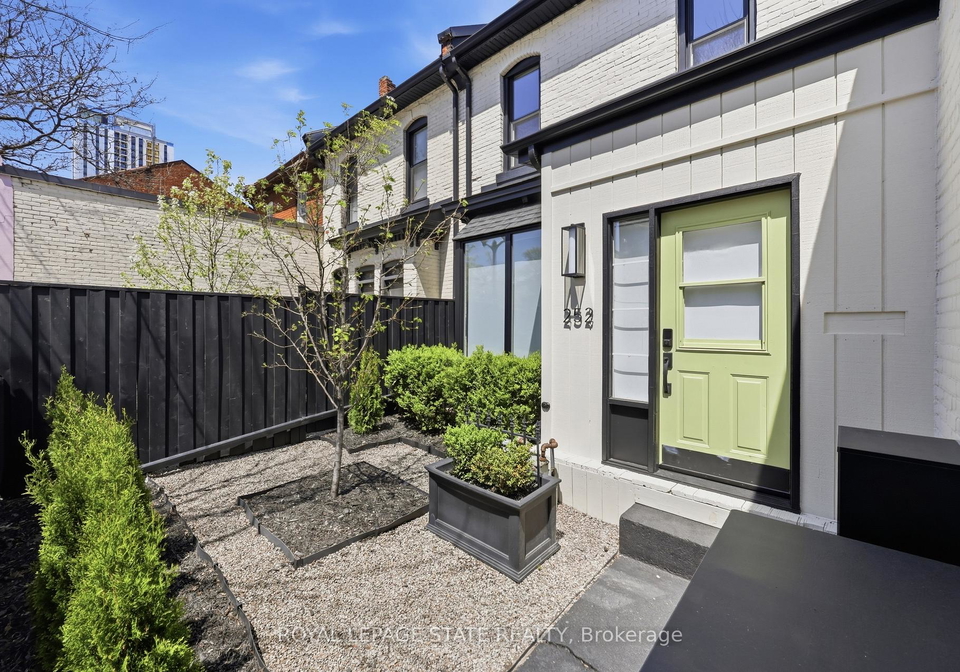 252-king-street-w-hamilton-ontario-x13086962