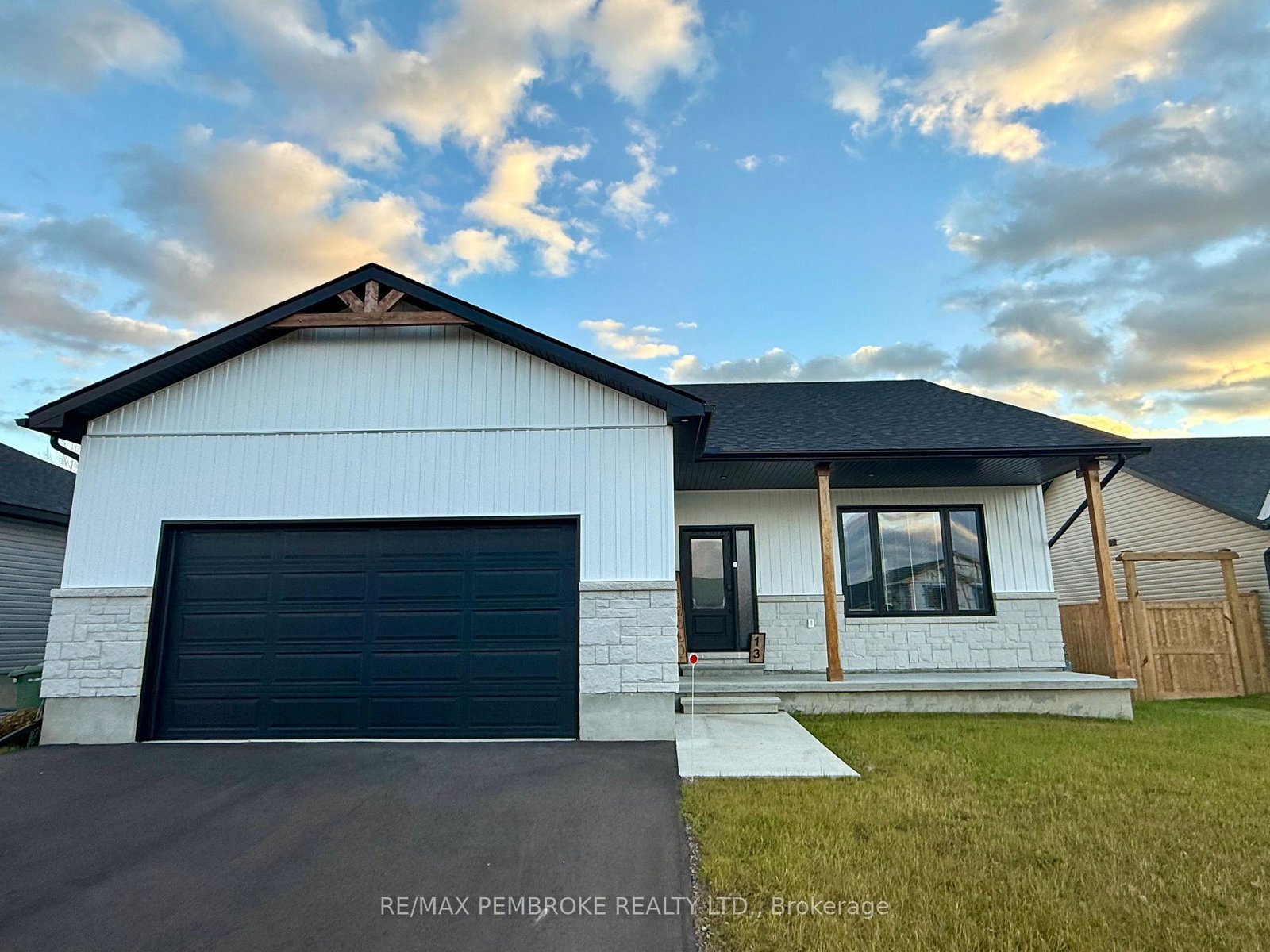 18-durant-street-petawawa-ontario-x13087004