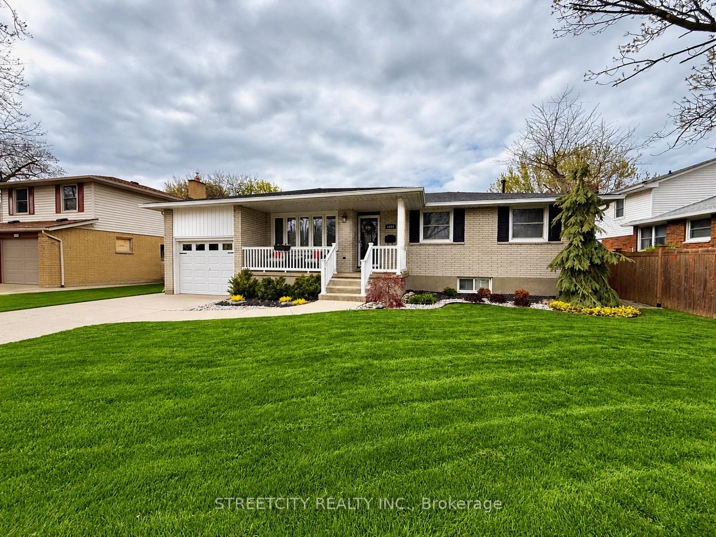 1044-cathcart-boulevard-sarnia-ontario-x13087058