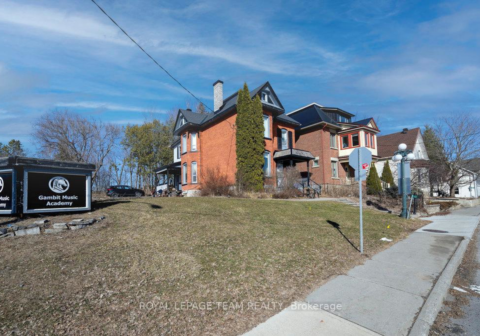 422-donald-b-munro-drive-ottawa-ontario-x13087310
