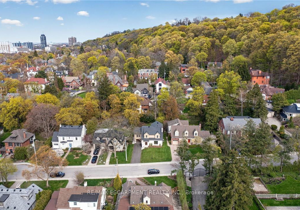 393-hess-street-s-hamilton-ontario-x13087354