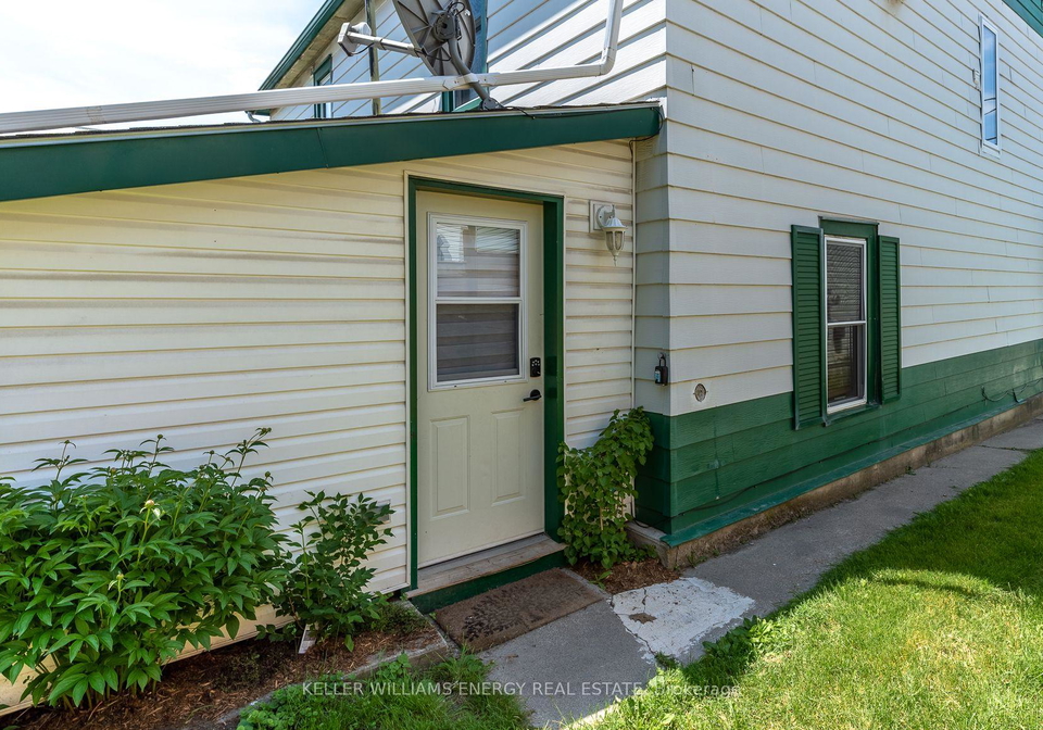 60-picton-main-street-prince-edward-county-ontario-x13087604