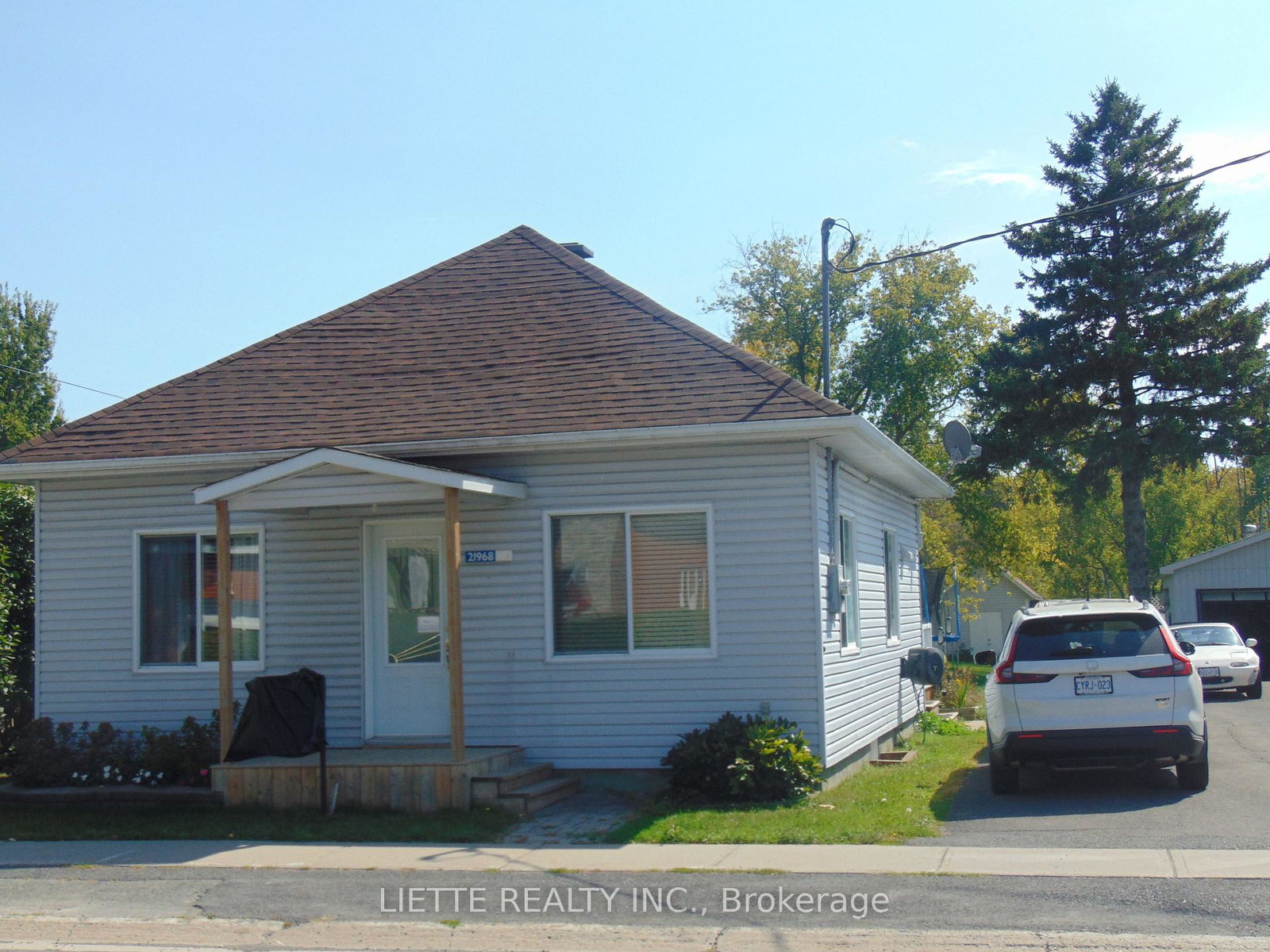 21968-main-street-north-glengarry-ontario-x13088518