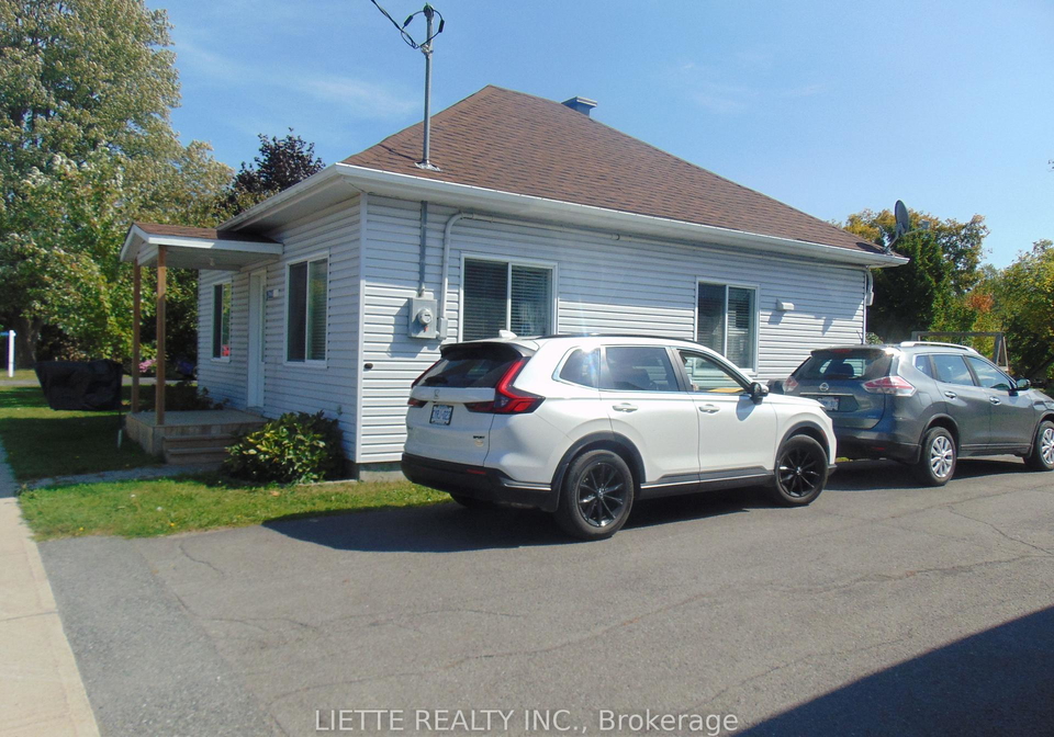 21968-main-street-north-glengarry-ontario-x13088518
