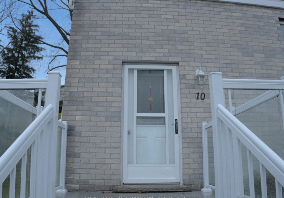 648-doon-village-road-kitchener-ontario-x13088972