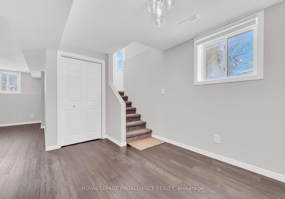 25-metcalfe-street-quinte-west-ontario-x13090018