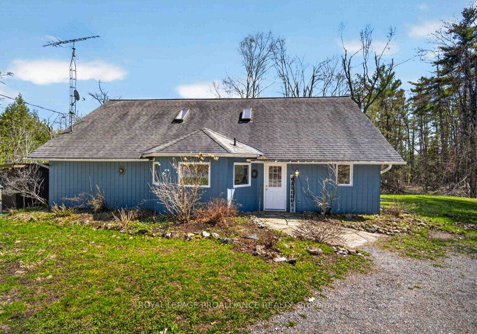 2406-northeys-bay-road-north-kawartha-ontario-x13090502