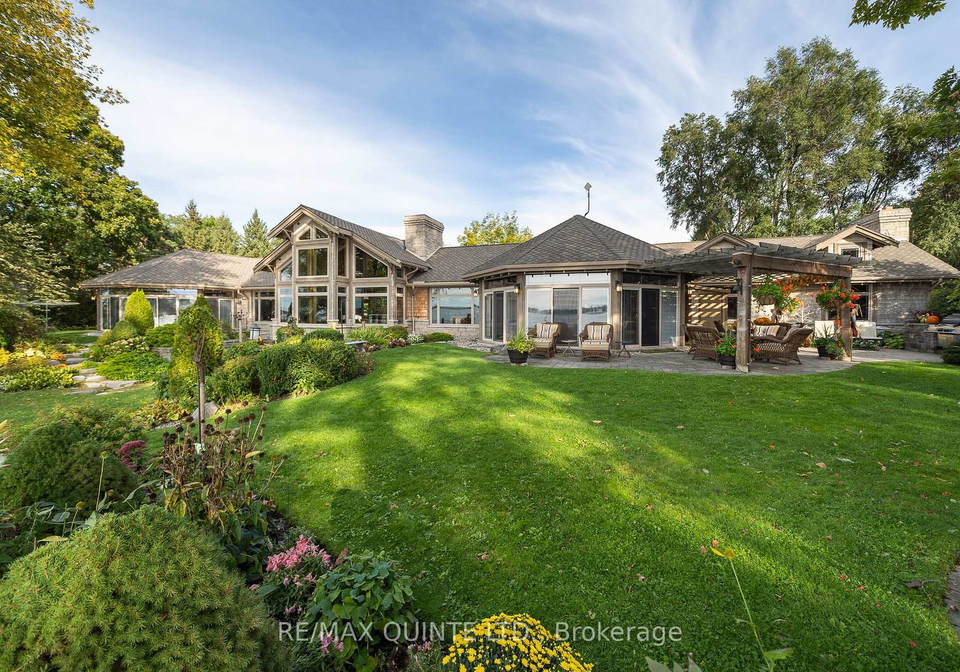 18-loop-lane-prince-edward-county-ontario-x13090730