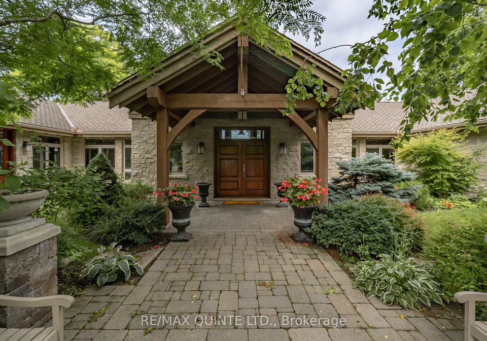 18-loop-lane-prince-edward-county-ontario-x13090730