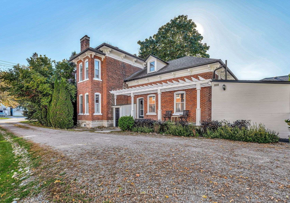 25-picton-main-street-prince-edward-county-ontario-x13091054