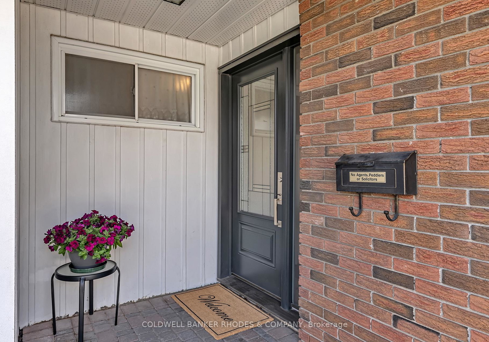 2047-woodglen-crescent-ottawa-ontario-x13091184