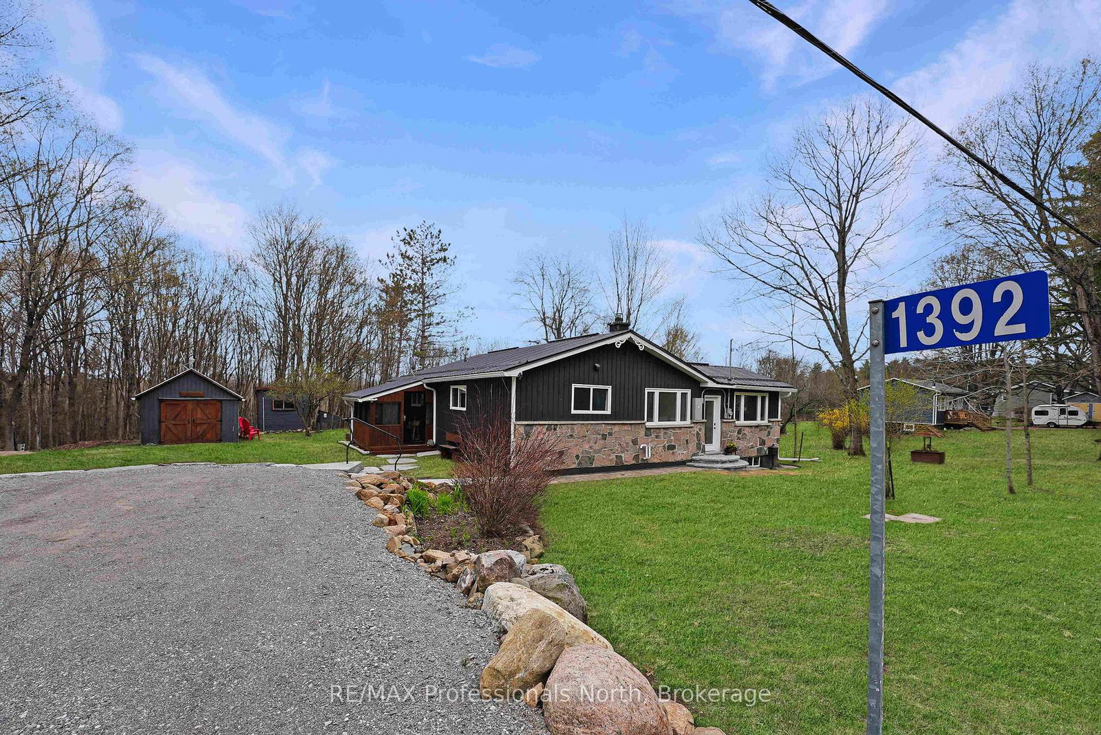 1392-old-donald-road-dysart-et-al-ontario-x13091202