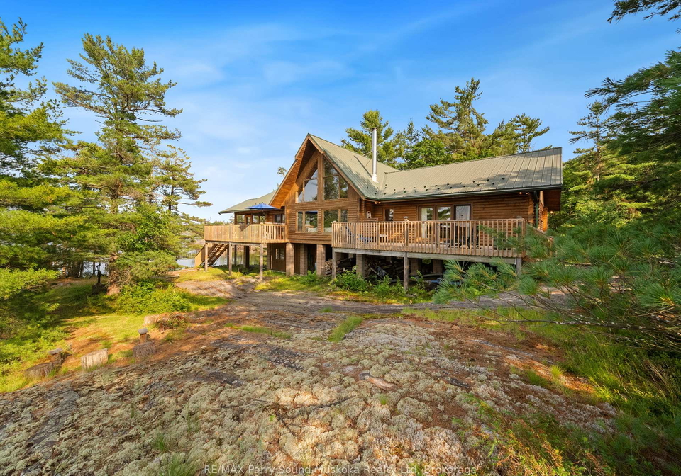 594-georgian-bay-water-the-archipelago-ontario-x13091452